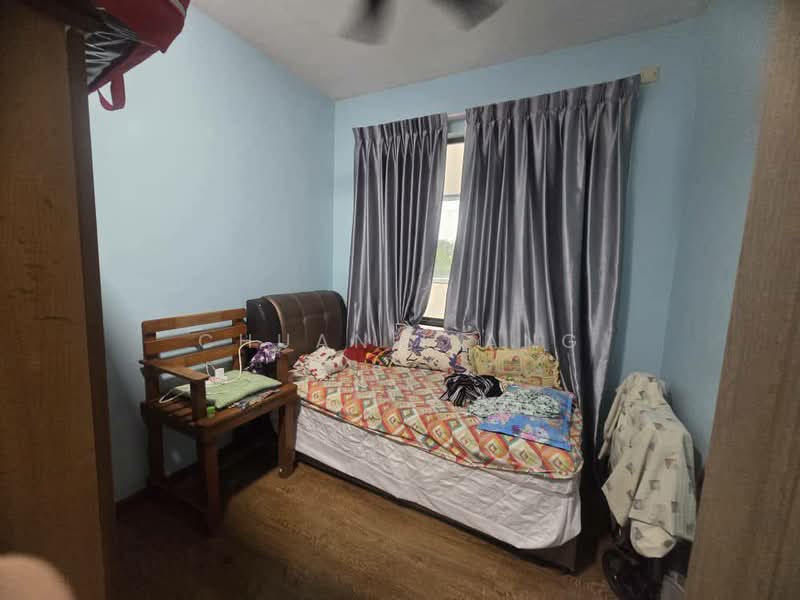 Kediaman Servis untuk Dijual di Country Garden Central Park - Chuan Liang - Bedroom - PropertyGuru.com.my