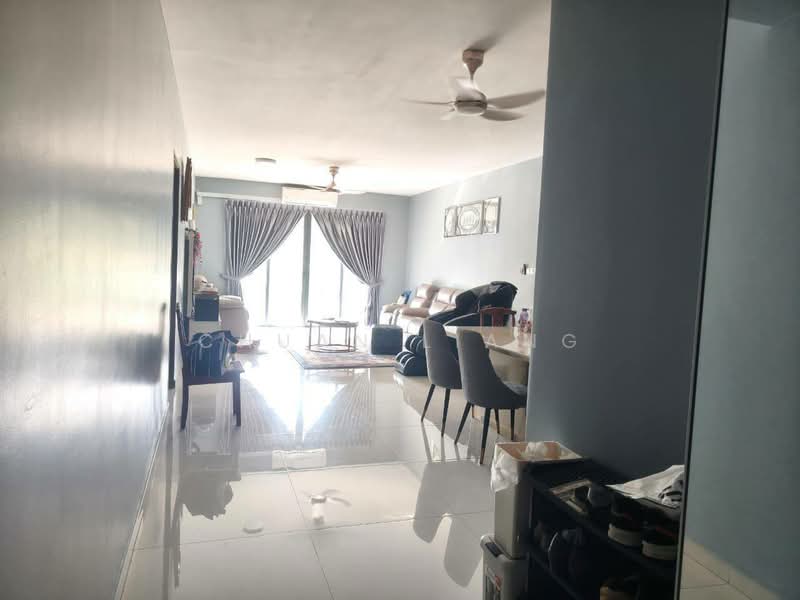 Kediaman Servis untuk Dijual di Country Garden Central Park - Chuan Liang - Living Room - PropertyGuru.com.my