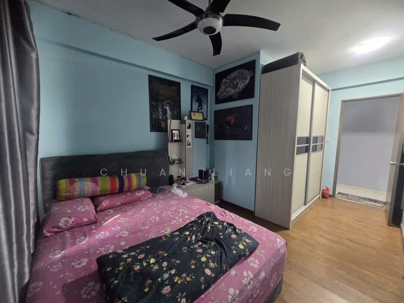Kediaman Servis untuk Dijual di Country Garden Central Park - Chuan Liang - Bedroom - PropertyGuru.com.my