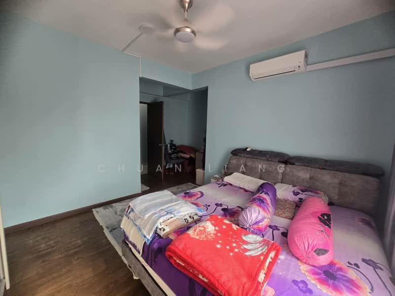 Kediaman Servis untuk Dijual di Country Garden Central Park - Chuan Liang - Bedroom - PropertyGuru.com.my