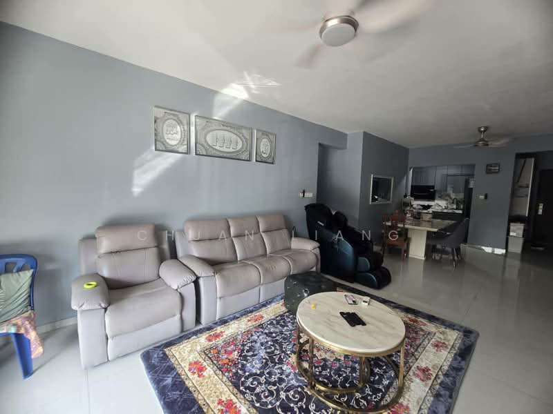 Kediaman Servis untuk Dijual di Country Garden Central Park - Chuan Liang - Living Room - PropertyGuru.com.my