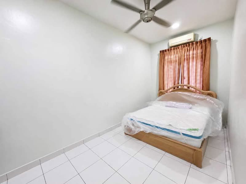 2-storey Terraced House for Rent in Taman Mount Austin (Tebrau) - Elaine Chan - Bedroom - PropertyGuru.com.my