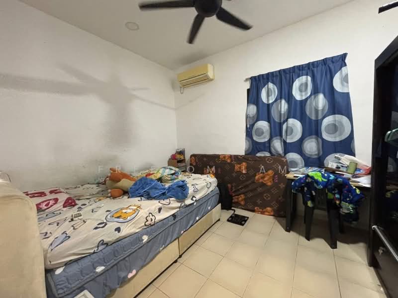 Rumah Teres 1 Tingkat untuk Dijual di Taman Ungku Tun Aminah (Skudai) - Freedom Lam - Bedroom - PropertyGuru.com.my