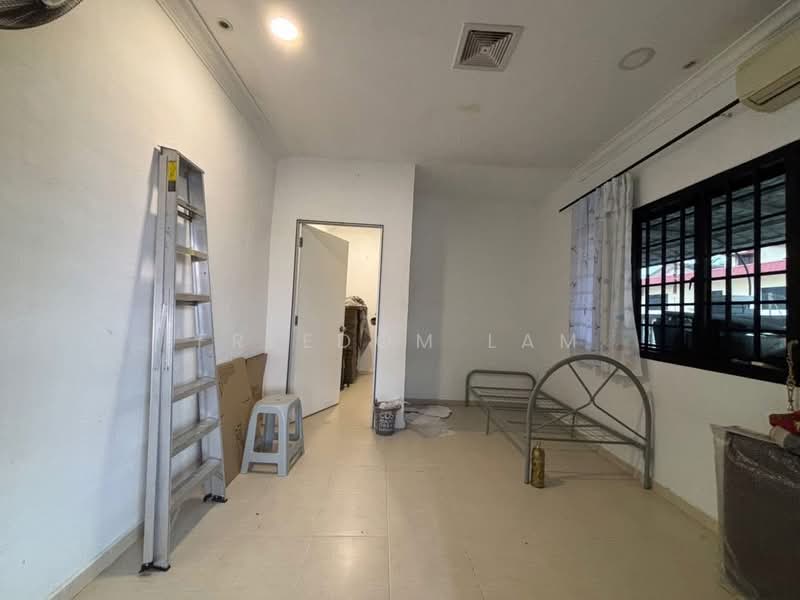 Rumah Teres 1 Tingkat untuk Dijual di Taman Ungku Tun Aminah (Skudai) - Freedom Lam - Bedroom - PropertyGuru.com.my