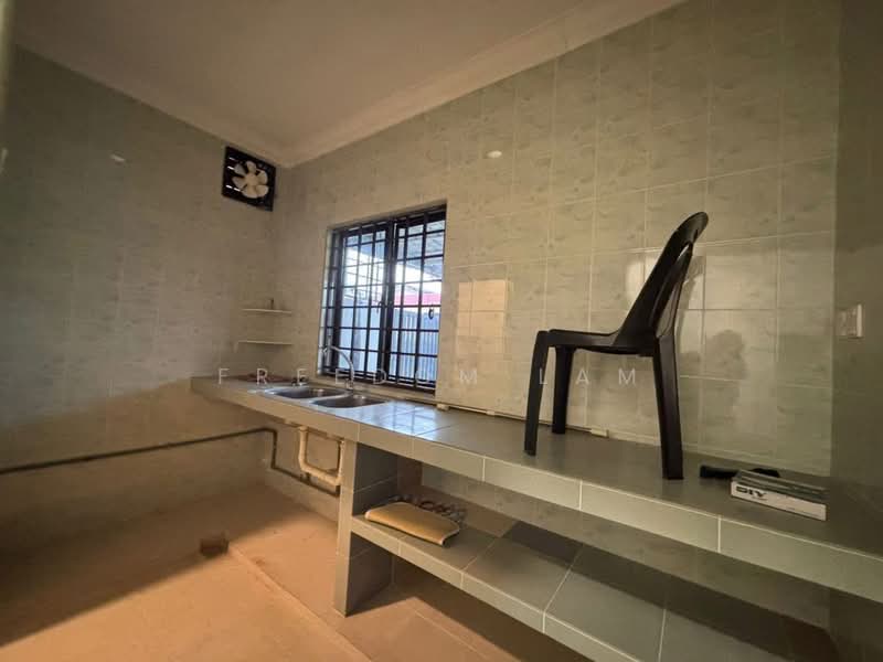 Rumah Teres 1 Tingkat untuk Dijual di Taman Ungku Tun Aminah (Skudai) - Freedom Lam - Kitchen - PropertyGuru.com.my
