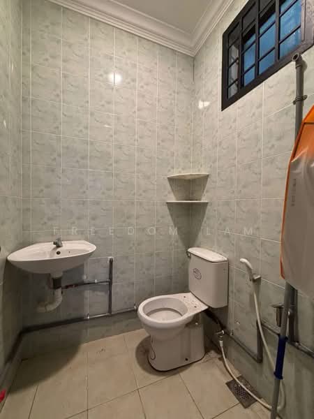 Rumah Teres 1 Tingkat untuk Dijual di Taman Ungku Tun Aminah (Skudai) - Freedom Lam - Bathroom - PropertyGuru.com.my