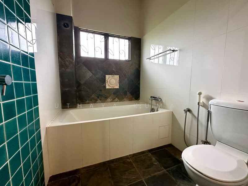 Rumah Banglo untuk Dijual di Bandar Country Homes (Rawang) - Uthaya Kumar - Bathroom - PropertyGuru.com.my