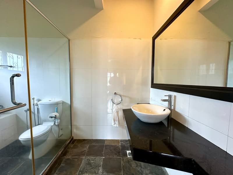 Rumah Banglo untuk Dijual di Bandar Country Homes (Rawang) - Uthaya Kumar - Bathroom - PropertyGuru.com.my