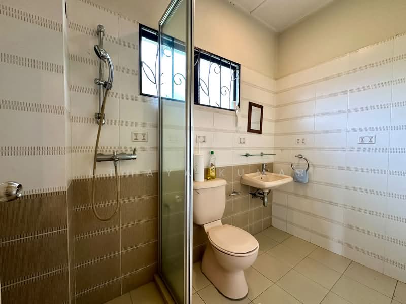 Rumah Banglo untuk Dijual di Bandar Country Homes (Rawang) - Uthaya Kumar - Bathroom - PropertyGuru.com.my