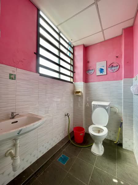 Shop / Office for Sale in Kuantan (Pahang) - Azalee Abdullah - Bathroom - PropertyGuru.com.my
