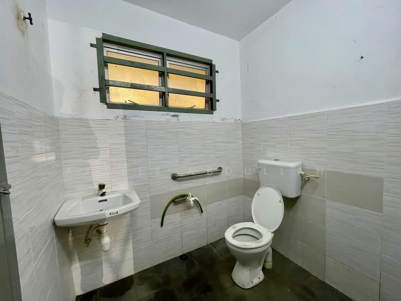 Shop / Office for Sale in Kuantan (Pahang) - Azalee Abdullah - Bathroom - PropertyGuru.com.my