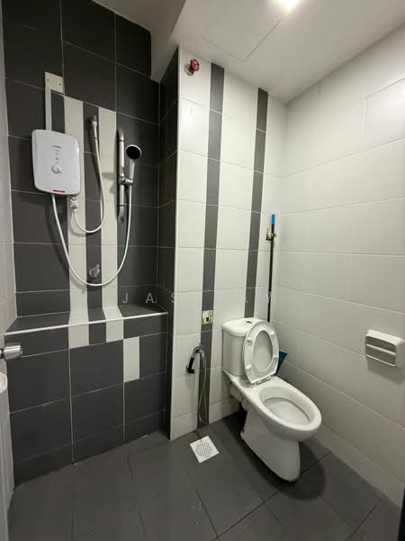 Service Residence for Rent at D'Ambience Residences (Pangsapuri Ikatan Flora) - Jas Tay - Bathroom - PropertyGuru.com.my