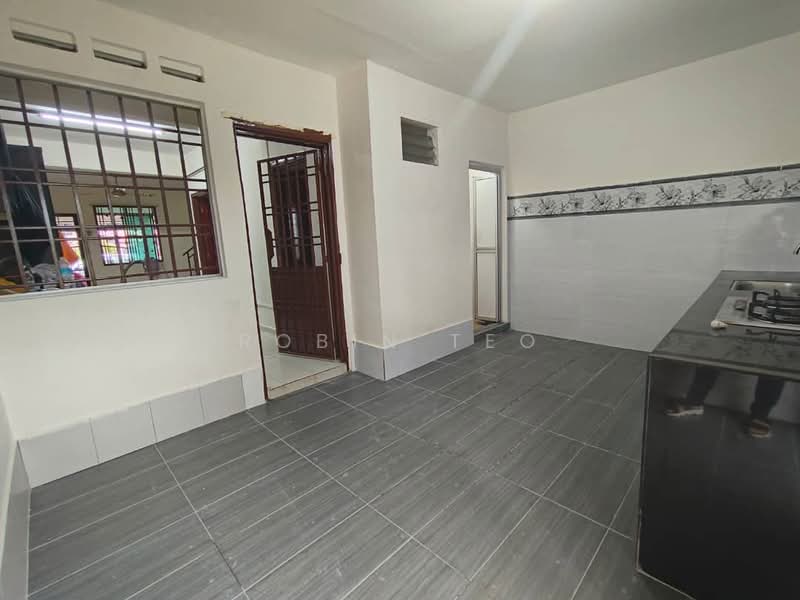 Rumah Teres 2 Tingkat untuk Disewa di Taman Gunung Pulai (Kulai) - Robin Teo - Kitchen - PropertyGuru.com.my