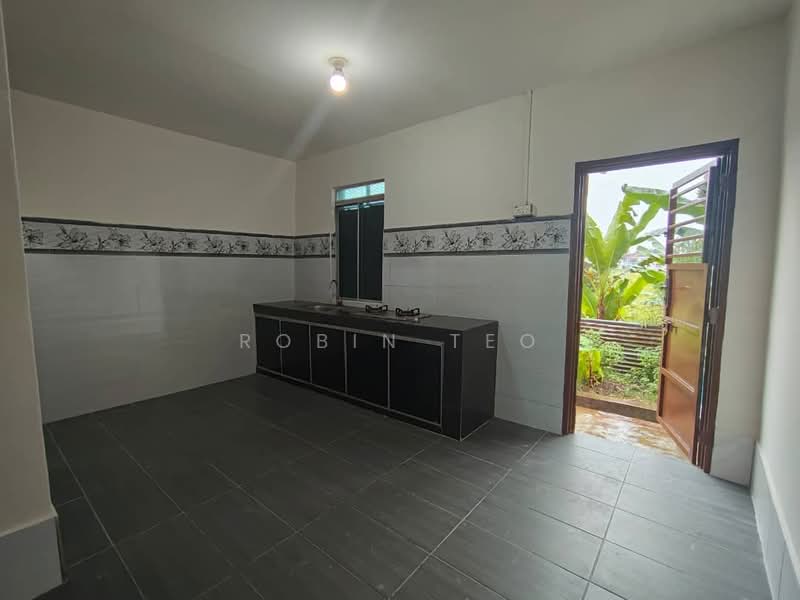 2-storey Terraced House for Rent in Taman Gunung Pulai (Kulai) - Robin Teo - Kitchen - PropertyGuru.com.my