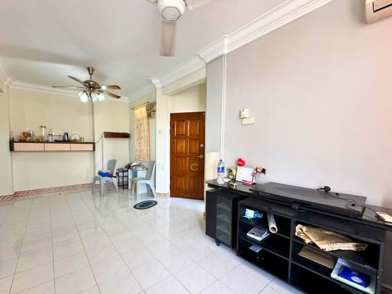 Pangsapuri untuk Dijual di Tanjung Court - Jen Choo - Living Room - PropertyGuru.com.my