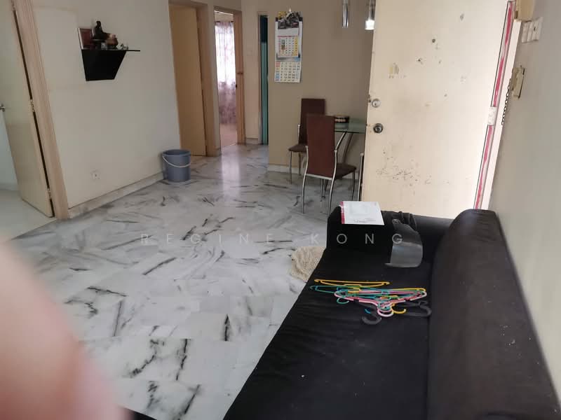 Rumah Flat untuk Dijual di Kinrara Court - Regine Kong - Living Room - PropertyGuru.com.my