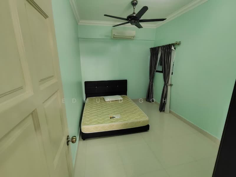 Apartment for Rent at Mutiara Serdang (Turf View) - Edmund Goh - Bedroom - PropertyGuru.com.my