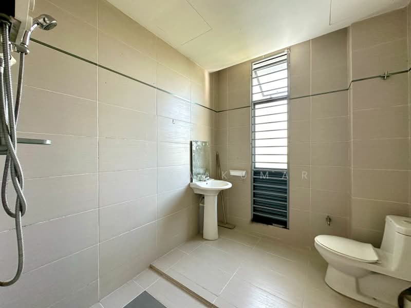 Semi-Detached House for Sale in Bandar Country Homes (Rawang) - Uthaya Kumar - Bathroom - PropertyGuru.com.my
