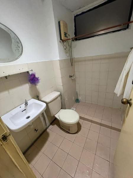 Condominium for Rent at Cyberia Smart Homes - Malik Sarwar - Bathroom - PropertyGuru.com.my