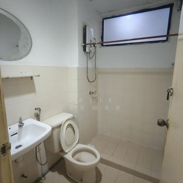 Kondominium untuk Disewa di Cyberia Smart Homes - Malik Sarwar - Bathroom - PropertyGuru.com.my