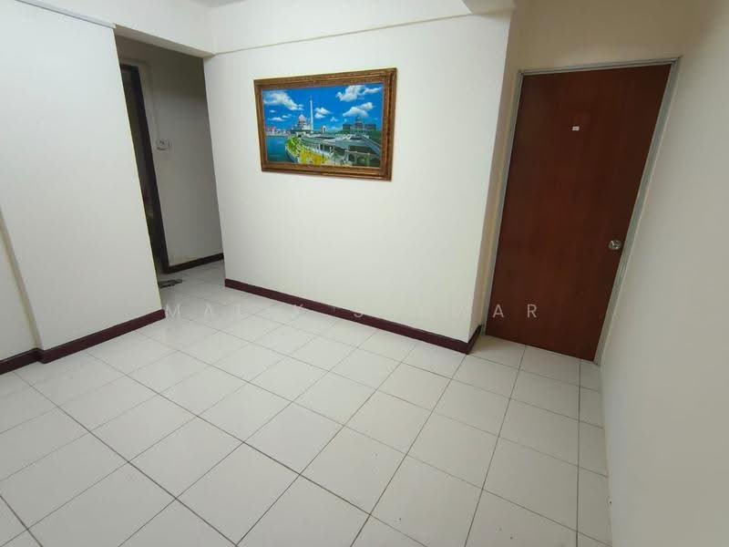 Condominium for Rent at Cyberia Smart Homes - Malik Sarwar - Corridor - PropertyGuru.com.my