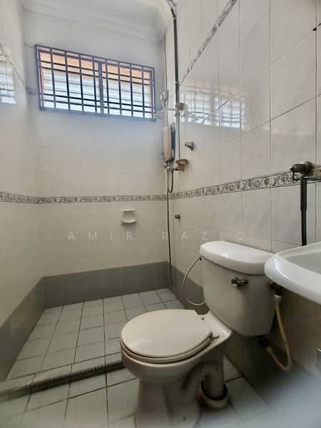 1-storey Terraced House for Sale in Taman Rinting (Masai) - Amir Raziq - Bathroom - PropertyGuru.com.my