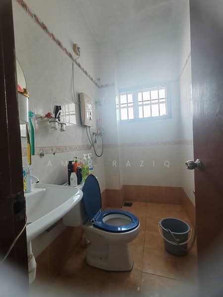 1-storey Terraced House for Sale in Taman Rinting (Masai) - Amir Raziq - Bathroom - PropertyGuru.com.my