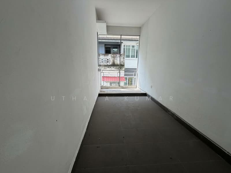 Rumah Teres 3 Tingkat untuk Dijual di Rawang (Selangor) - Uthaya Kumar - Corridor - PropertyGuru.com.my