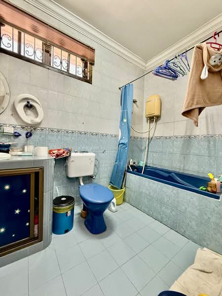 Rumah Teres 2 Tingkat untuk Dijual di Taman Desa Tebrau (Tebrau) - May Chong - Bathroom - PropertyGuru.com.my