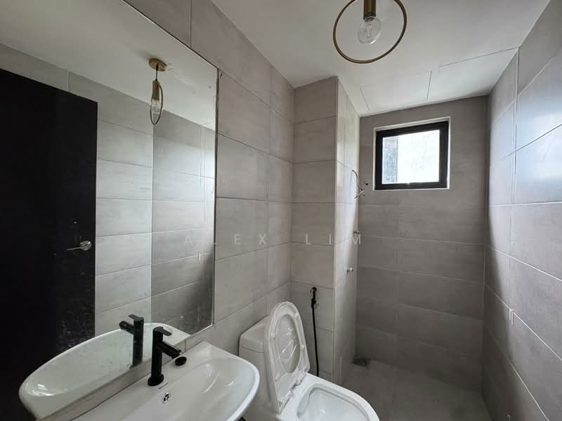 Condominium for Rent at TRI PINNACLE - Alex Lim - Bathroom - PropertyGuru.com.my