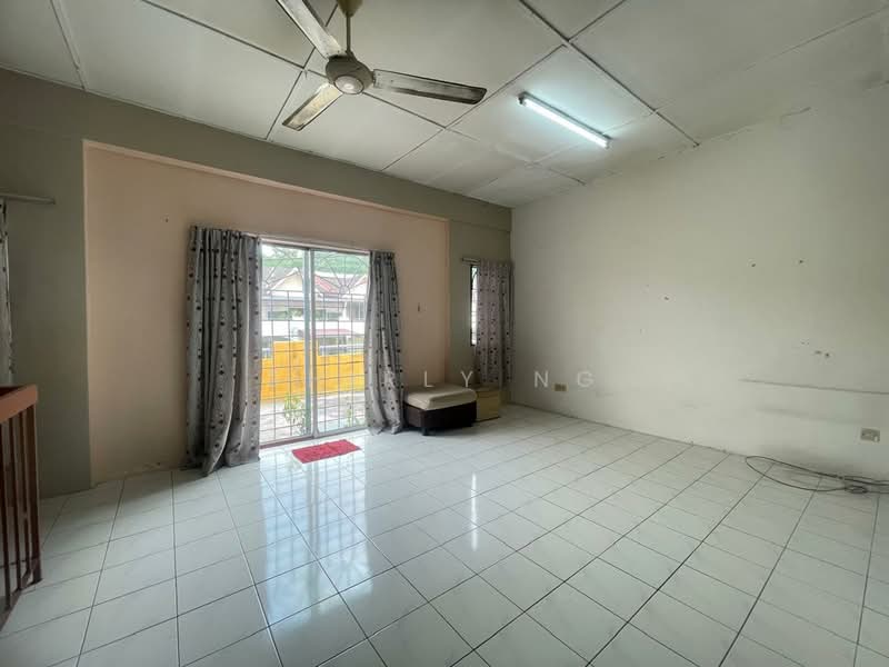 Townhouse for Sale in Kampung Melayu Batu 16 (Rawang) - Shirly Ng - Living Room - PropertyGuru.com.my