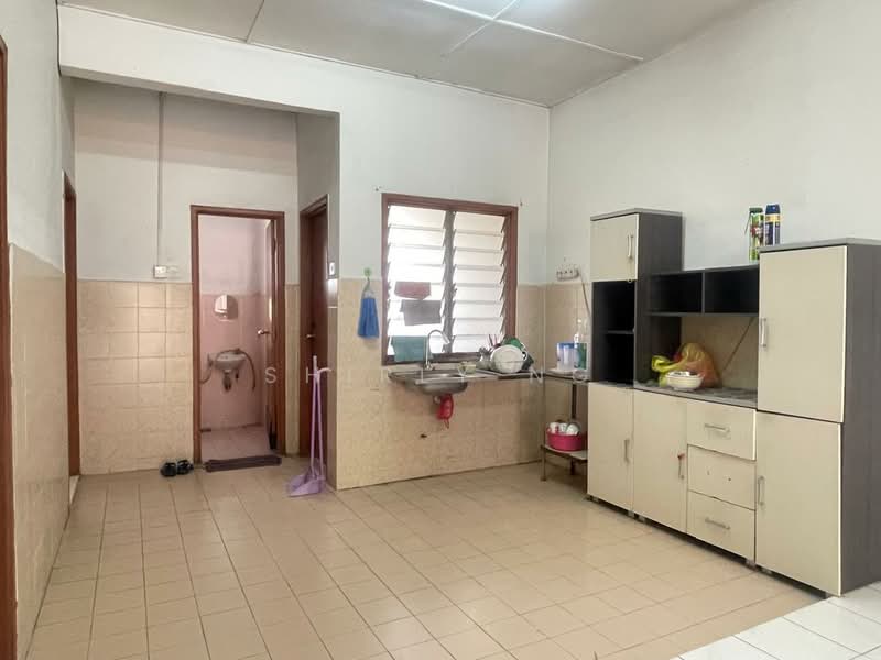 Townhouse for Sale in Kampung Melayu Batu 16 (Rawang) - Shirly Ng - Kitchen - PropertyGuru.com.my