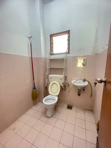 Townhouse for Sale in Kampung Melayu Batu 16 (Rawang) - Shirly Ng - Bathroom - PropertyGuru.com.my