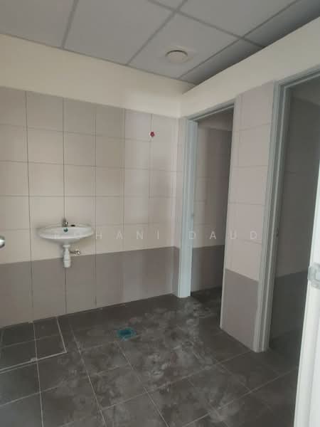 Kilang untuk Disewa di Saujana Rawang (Rawang) - Rohani Daud - Bathroom - PropertyGuru.com.my
