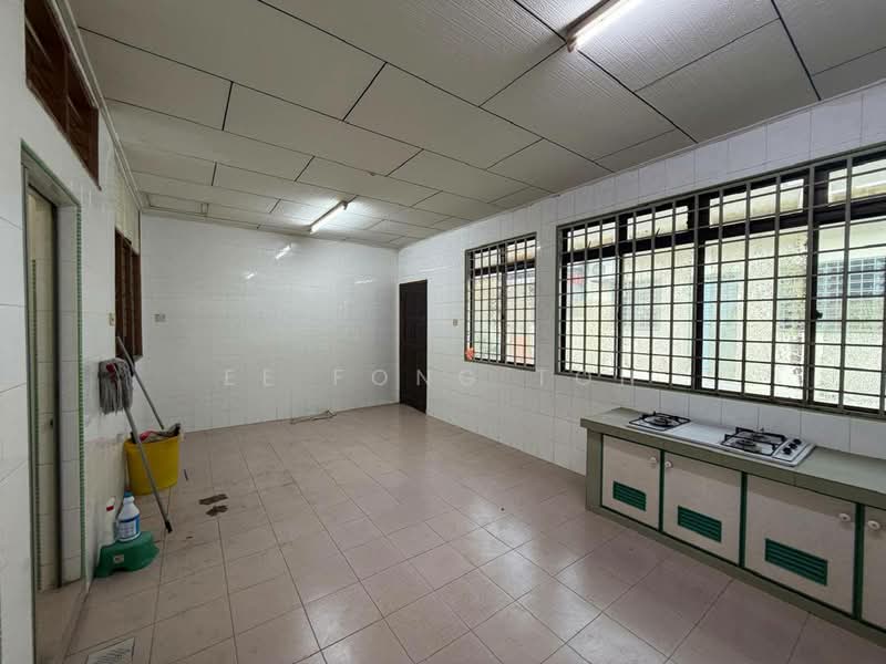Rumah Teres 2 Tingkat untuk Dijual di Taman Puteri Wangsa (Ulu Tiram) - Ee Fong Toh - Kitchen - PropertyGuru.com.my