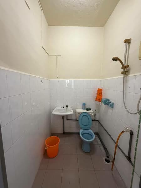 Rumah Teres 2 Tingkat untuk Dijual di Taman Puteri Wangsa (Ulu Tiram) - Ee Fong Toh - Bathroom - PropertyGuru.com.my
