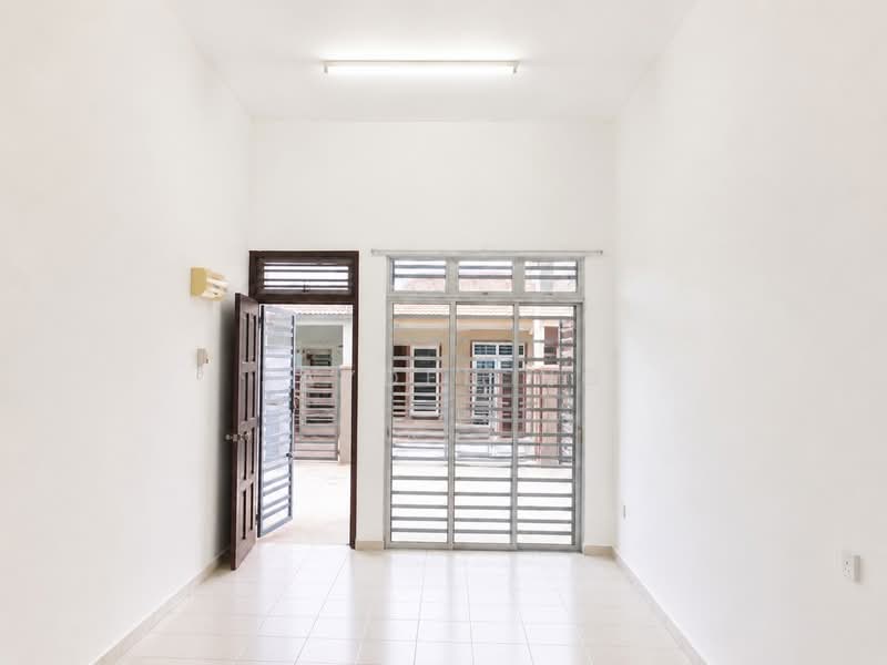 1-storey Terraced House for Sale in Taman Cahaya Kota Puteri (Masai) - Jayden Ng - Entrance - PropertyGuru.com.my