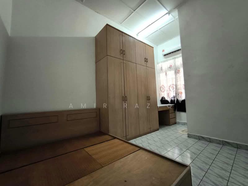 1-storey Terraced House for Sale in Taman Rinting (Masai) - Amir Raziq - Bedroom - PropertyGuru.com.my