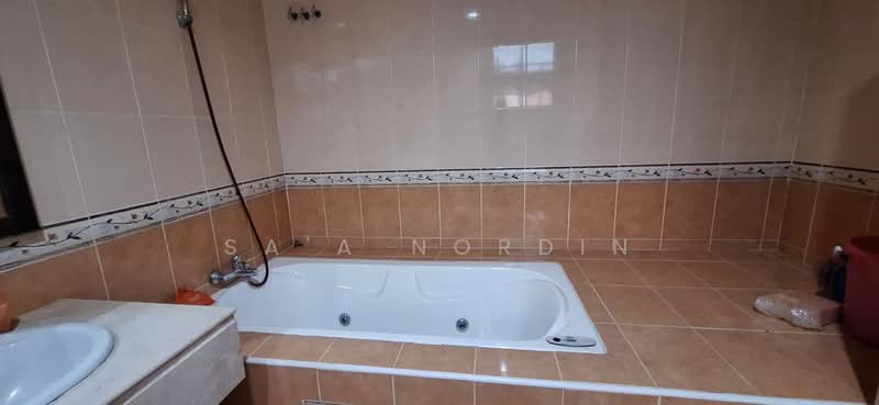 Bungalow for Sale in Kelana Jaya (Petaling Jaya) - Sa'a Nordin - Bathroom - PropertyGuru.com.my