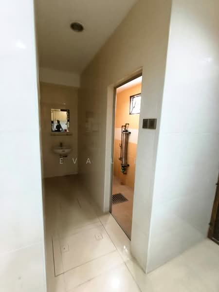 Rumah Teres 2 Tingkat untuk Disewa di Taman Guan Joo Seng (Jelutong) - Eva Liew - Corridor - PropertyGuru.com.my