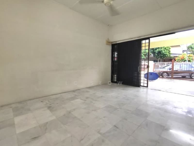 1-storey Terraced House for Rent in SS3 (Petaling Jaya) - LC Seow - Living Room - PropertyGuru.com.my
