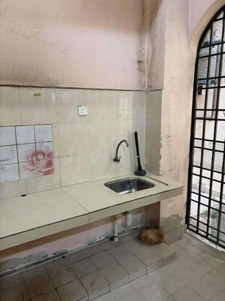 2-storey Terraced House for Sale in Ara Damansara (Selangor) - Leo Hon Kah Hin - Kitchen - PropertyGuru.com.my
