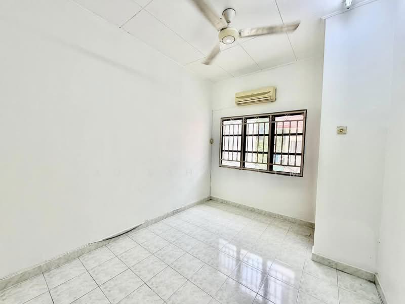 2-storey Terraced House for Sale in Taman Desaria (Petaling Jaya) - Adibah Salim - Interior - PropertyGuru.com.my