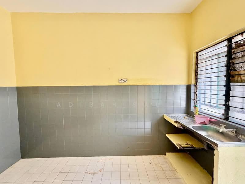 2-storey Terraced House for Sale in Taman Desaria (Petaling Jaya) - Adibah Salim - Kitchen - PropertyGuru.com.my