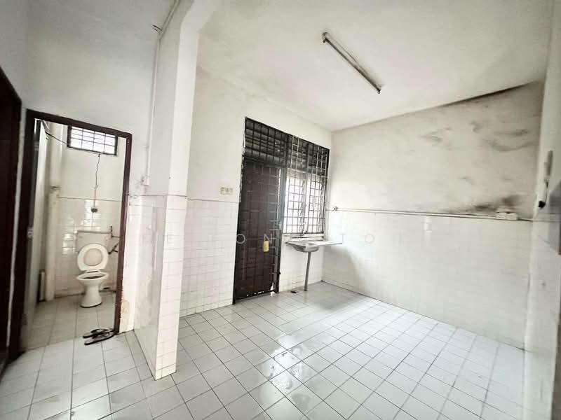 Rumah Teres 2 Tingkat untuk Dijual di Taman Skudai Baru (Skudai) - Ee Fong Toh - Bathroom - PropertyGuru.com.my
