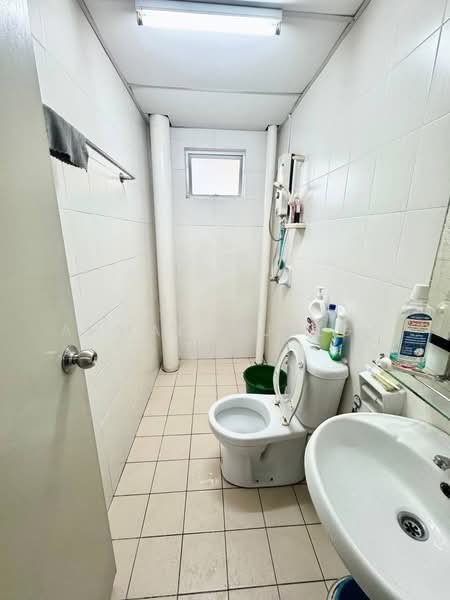 Servis Apartment untuk Disewa di Putra Majestik - Eason Hong - Bathroom - PropertyGuru.com.my