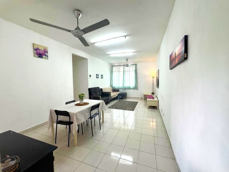 Pangsapuri untuk Disewa di Mutiara Perdana (Mutiara Court) - Philip Ng - Living Room - PropertyGuru.com.my