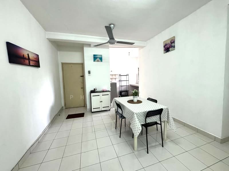 Pangsapuri untuk Disewa di Mutiara Perdana (Mutiara Court) - Philip Ng - Dining Room - PropertyGuru.com.my