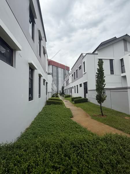 Rumah Teres 2 Tingkat untuk Dijual di Taman Mount Austin (Tebrau) - Jackson Low - Exterior - PropertyGuru.com.my