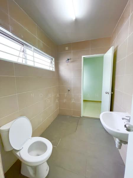 2-storey Terraced House for Sale in Jenjarom (Selangor) - NoraFizah Gapar - Bathroom - PropertyGuru.com.my